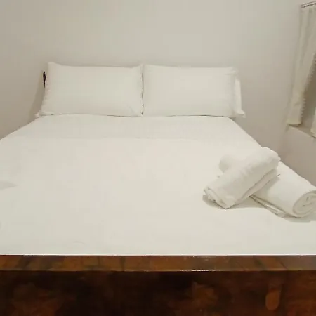 Beautiful With Private Bathroom In Old Centre Гирокастра