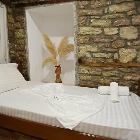 Beautiful With Private Wc And Shower In A In Centre 公寓 Gjirokastër