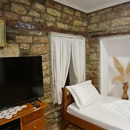 Beautiful With Private Wc And Shower In A In Centre * Gjirokaster